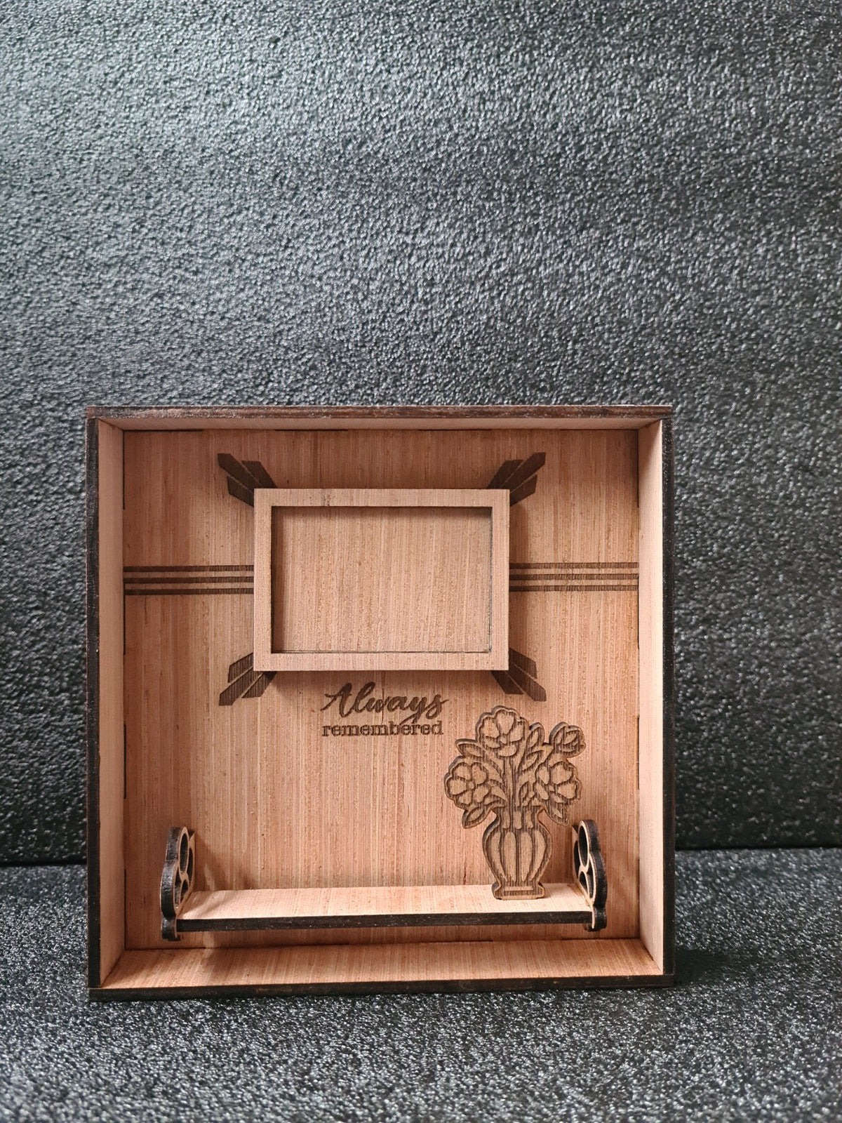 Herinneringsvitrine - Always Remember